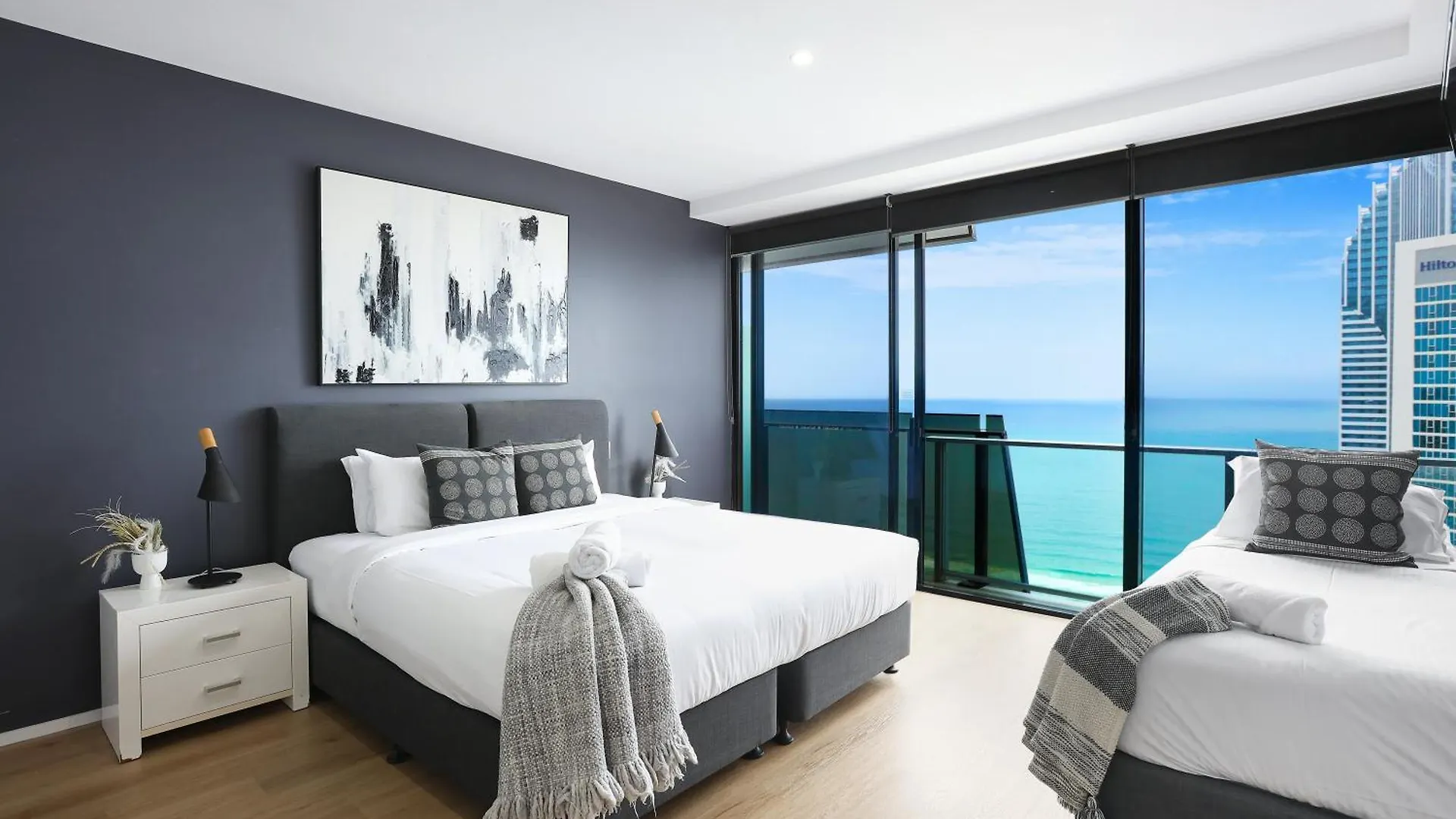 Circle On Cavil Subpenthouse 4Brm Lv52! Ocean View Apartment Gold Coast