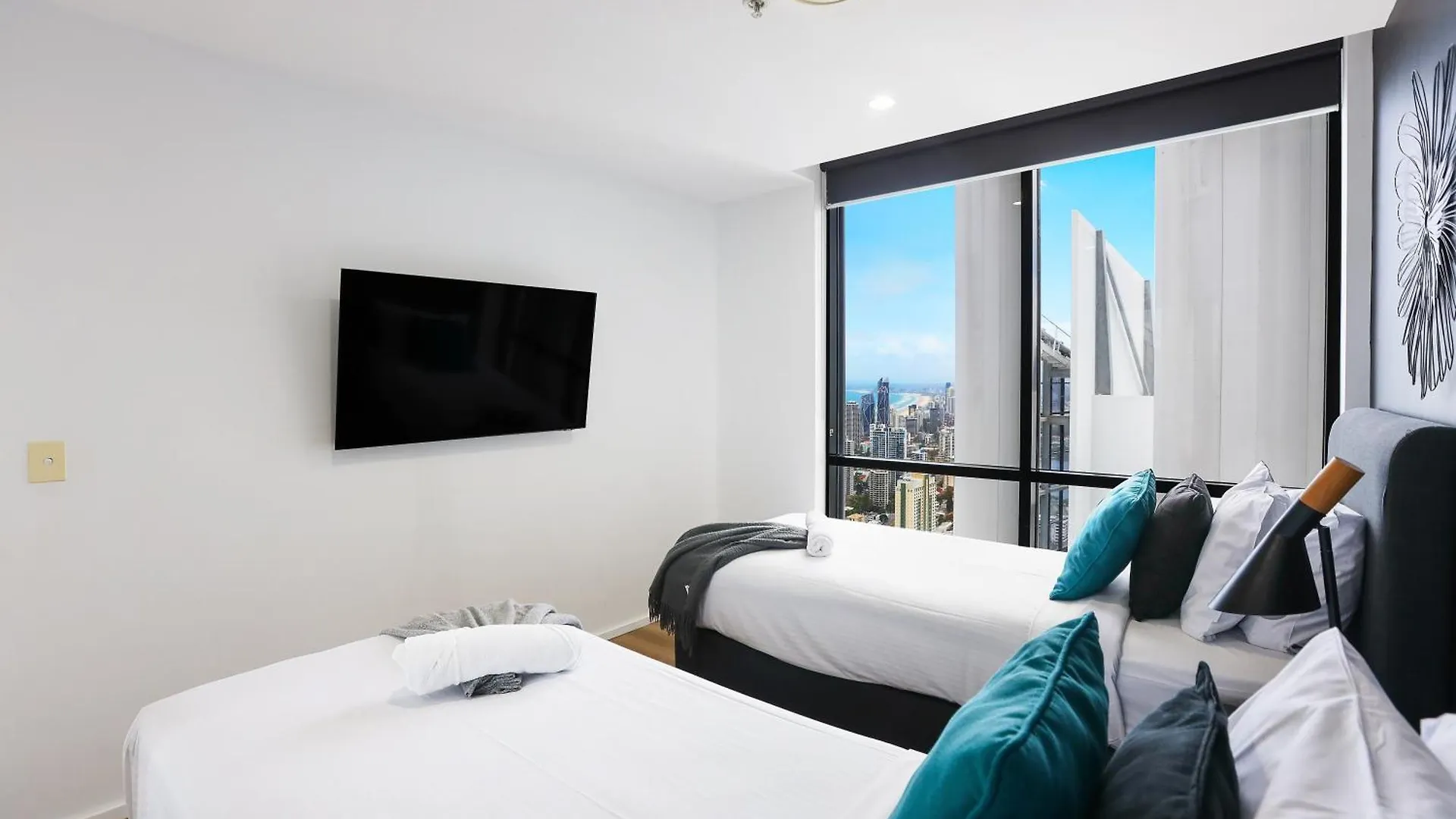 Circle On Cavil Subpenthouse 4Brm Lv52! Ocean View Apartment Gold Coast