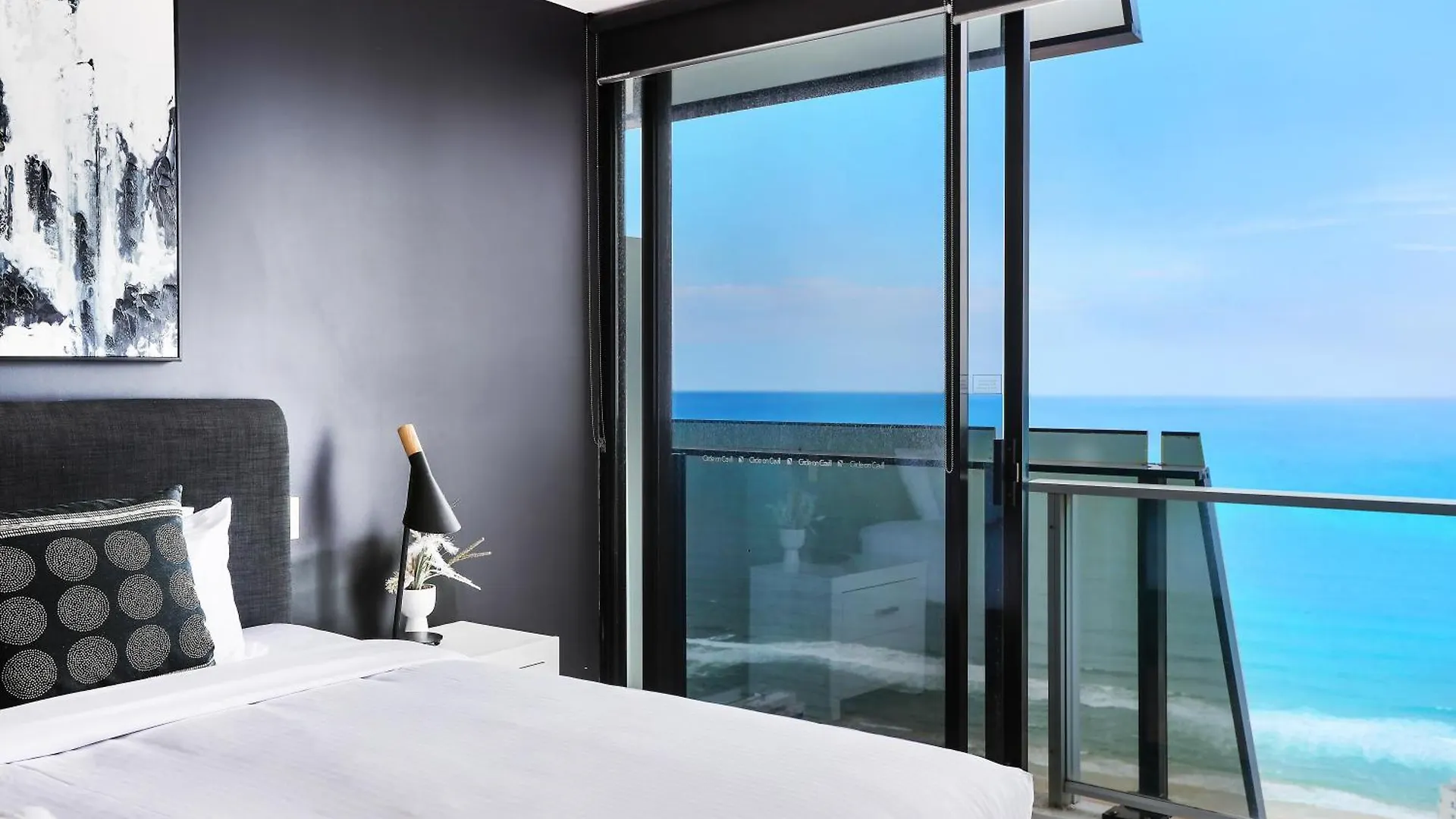 Circle On Cavil Subpenthouse 4Brm Lv52! Ocean View Apartment Gold Coast 0*,